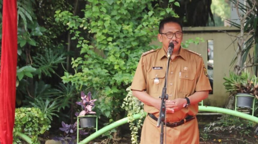 Bupati Sukabumi H. Asep Japar