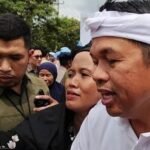 Gubernur Dedi Mulyadi janji membangun rumah panggung dan mendesak Kementerian PUPR bangun bendungan Cibeet. (Davi Alvaro)