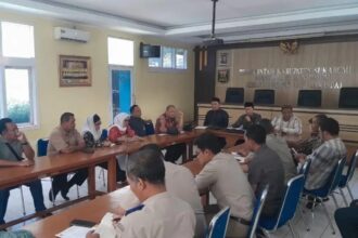 Komisi I DPRD Kabupaten Sukabumi memimpin mediasi sengketa lahan garapan di Desa Girimukti