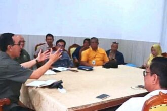 Rapat yang dipimpin Sekretaris Daerah (Sekda) Ade Suryaman di Gedung Negara Pendopo Sukabumi, Selasa (4/3/2024), dihadiri perwakilan Bappelitbangda, BPKAD, Dinas Kesehatan, dan instansi terkait.