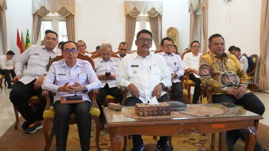 Bupati Sukabumi H. Asep Japar bersama Sekda H. Ade Suryaman dan kepala perangkat daerah menghadiri peluncuran Indeks Pencegahan Korupsi Daerah (IPKD) 2025
