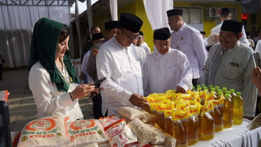 Bupati Sukabumi H. Asep Japar dan Wakil Bupati H. Andreas memperkuat silaturahmi dengan warga Kecamatan Cidahu dalam kegiatan Muhibah Ramadhan 1446 H