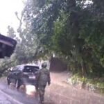 Tim gabungan TNI, Polri, Basarnas, BPBD, dan relawan sedang melakukan evakuasi