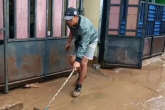 Banjir bandang menerjang Perumahan Pratama Indah Residence di Desa Bojong, Kecamatan Cikembar, Jumat (7/3/2025)