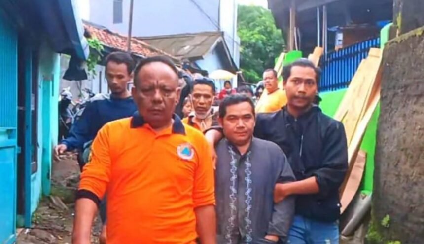 Aang Encis (42), justru bersikap acuh dan berbohong soal nasib keluarganya, memicu kemarahan warga.