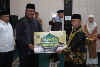 Bupati Sukabumi H. Asep Japar bersama Wakil Bupati H. Andreas menggelar silaturahmi dengan warga di Masjid Al Mubarokah