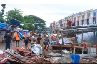 Pasar Semi Modern (PSM) Palabuhanratu, Kabupaten Sukabumi, porak-poranda akibat banjir