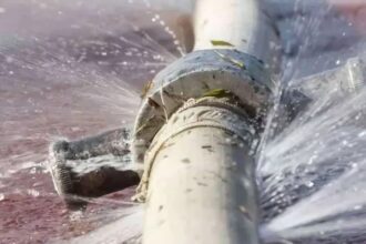 Perumdam TJM Sukabumi Cabang Citarik berhasil menuntaskan perbaikan kebocoran pipa di Kampung Cibarengkok