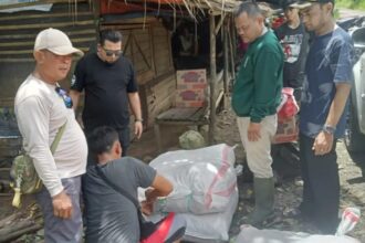 Wakil Ketua DPRD Kabupaten Sukabumi, H. Usep, bersama Ketua Komisi II Hamzah Gurnita, turun langsung ke Kampung Ciseupan, Desa Cidadap, Kecamatan Simpenan, Minggu (9/3/2025)