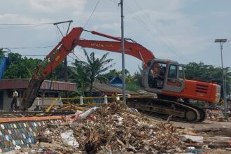Gubernur Jawa Barat Dedi Mulyadi resmi memerintahkan pembongkaran jembatan di Sungai Cipalabuan