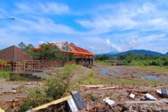 Banjir bandang yang melanda Palabuhanratu, Kamis (6/3/2025), menyebabkan kerusakan parah di Lapangan Taman Cangehgar
