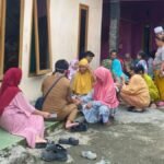 Dinas Kesehatan (Dinkes) setempat langsung membuka posko kesehatan darurat.