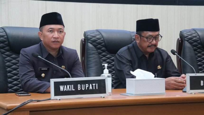 Bupati Sukabumi, H. Asep Japar, bersama Wakil Bupati H. Andreas