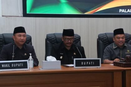 Wakil Bupati Andreas dan Bupati Sukabumi H. Asep Japar