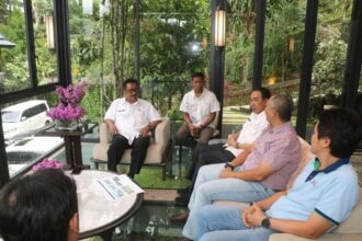 Bupati Sukabumi, H Asep Japar, menegaskan komitmennya mendukung pengelolaan sampah berkelanjutan melalui proyek Refuse Derived Fuel (RDF) di TPST Cimenteng.
