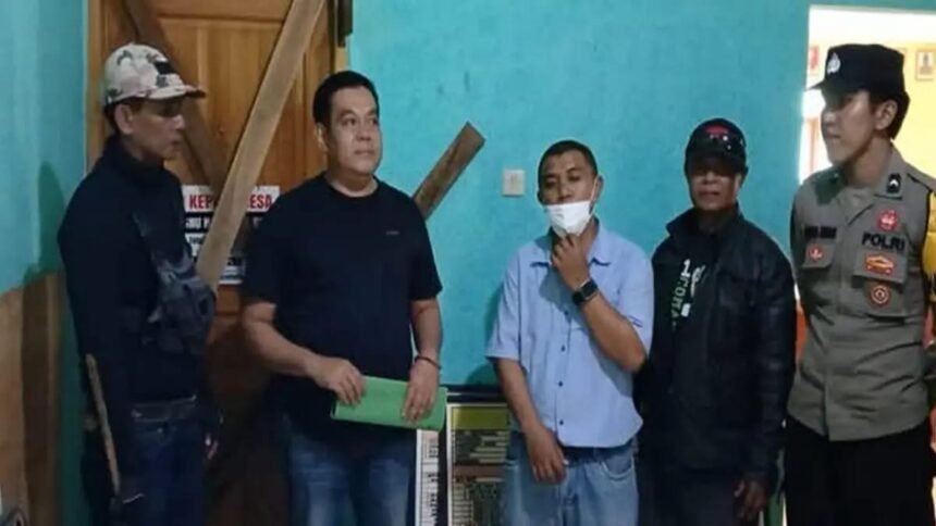 Ruang kerja Kepala Desa Ciemas, Kecamatan Ciemas, Kabupaten Sukabumi, yang sebelumnya disegel warga selama dua hari