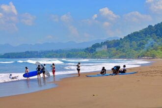 Ilustrasi destinasi wisata Sukabumi aman untuk dikunjungi wisatawan selama libur Lebaran 1446 H