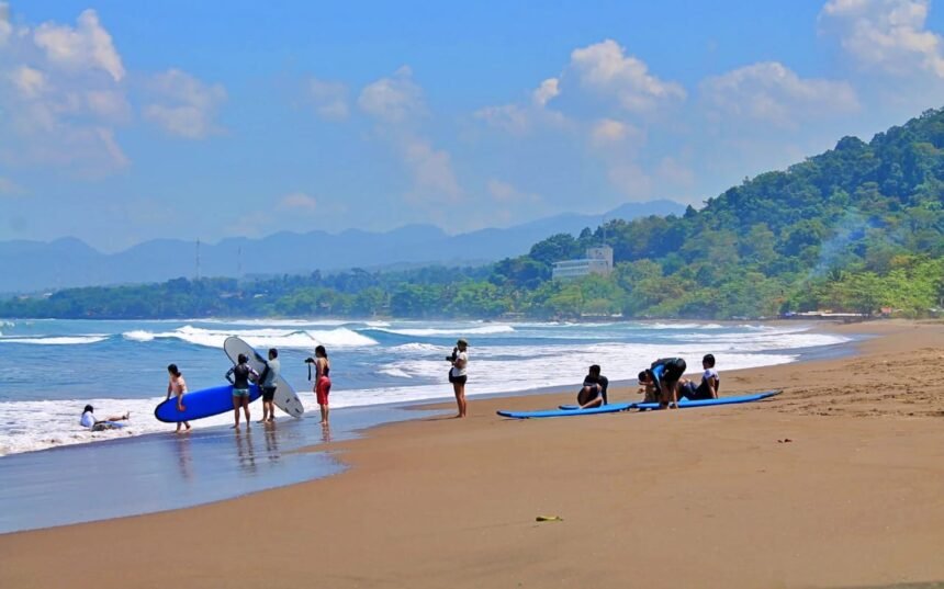 Ilustrasi destinasi wisata Sukabumi aman untuk dikunjungi wisatawan selama libur Lebaran 1446 H