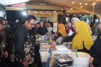 Bupati Sukabumi H. Asep Japar resmi membuka Bazar Culinary Ramadhan 1446 H di halaman Sukabumi Craft Center Cisaat