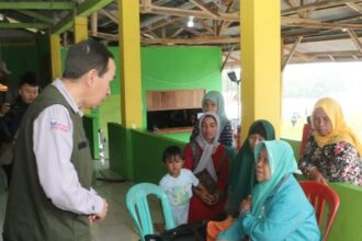 Sekretaris Daerah (Sekda) Kabupaten Sukabumi, H. Ade Suryaman, meninjau lokasi bencana di Kecamatan Lengkong