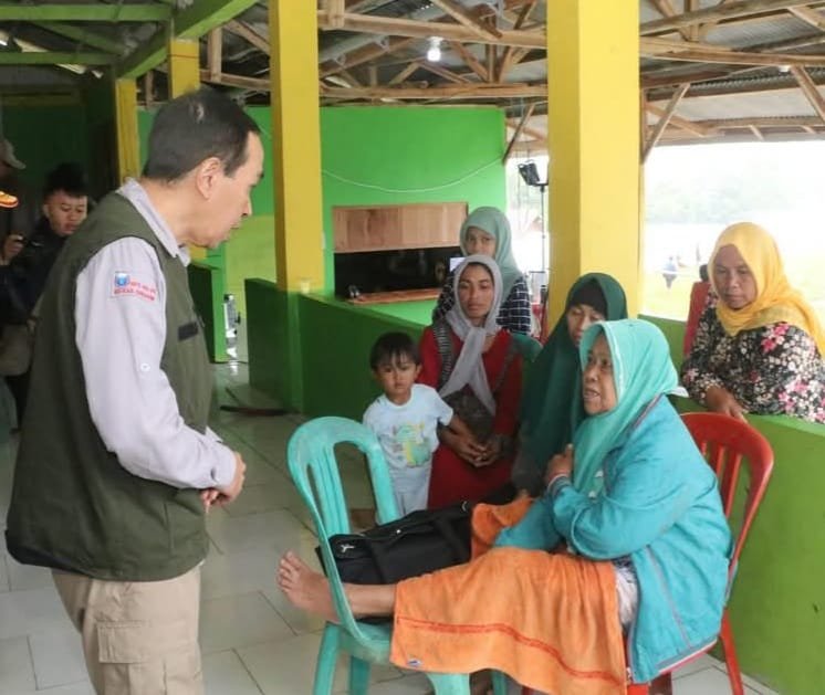 Sekretaris Daerah (Sekda) Kabupaten Sukabumi, H. Ade Suryaman, meninjau lokasi bencana di Kecamatan Lengkong