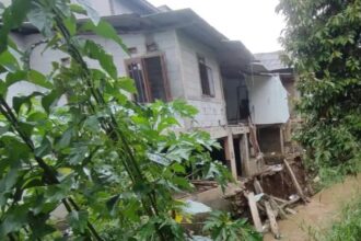 Longsor di bantaran Sungai Cibeber