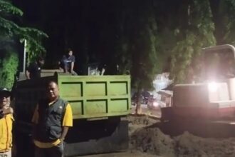 Dinas Pekerjaan Umum (PU) Kabupaten Sukabumi menuntaskan pembersihan material lumpur di Jalan Ahmad Yani