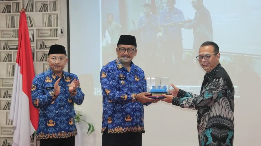 Bupati Sukabumi H. Asep Japar resmi melantik Forum Tanggung Jawab Sosial Perusahaan, Kemitraan