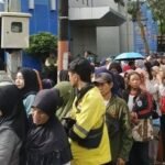 Antusiasme warga Kota Sukabumi untuk mendapatkan sembako murah begitu tinggi