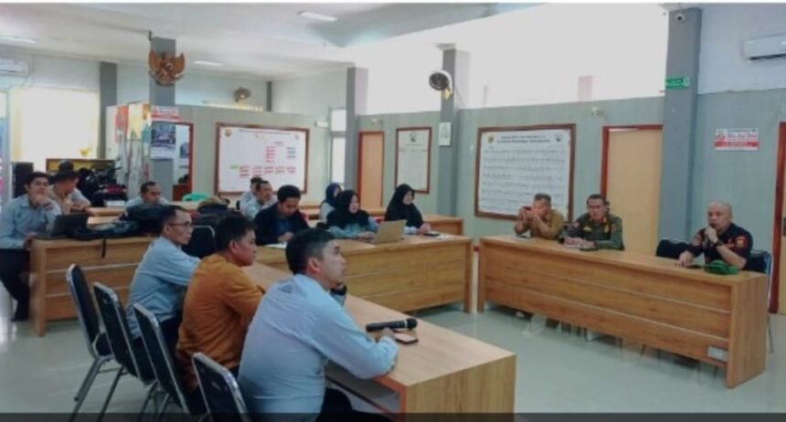 Pemerintah Kecamatan Palabuhanratu menggelar Rapat Evaluasi Penggunaan Dana Desa Tahun 2025 di Aula Kantor Kecamatan, Selasa (18/3/2025).