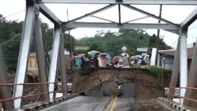 Viral di media sosial, keluhan warga terkait pungutan liar di Jembatan Bojongkopo (Cidadap)