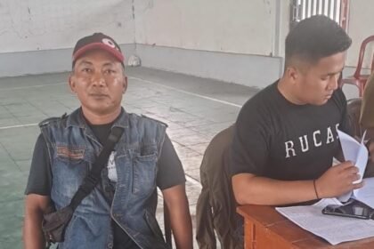 Ketua Karang Taruna Bongas Wetan Budi Setiawan dan Humas PT KPS Nurul Aripin. (Zonna Trivvi/Telusurbisnis)