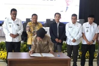 Bupati Sukabumi, H. Asep Japar, menjelaskan Mubarakah sebagai akronim dari Maju, Unggul, Berbudaya, dan Berkah