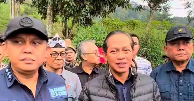 Menteri Lingkungan Hidup dan Kehutanan (LHK) Hanif Faisol Nurofiq menegaskan penghentian seluruh kegiatan usaha yang menjadi pemicu bencana