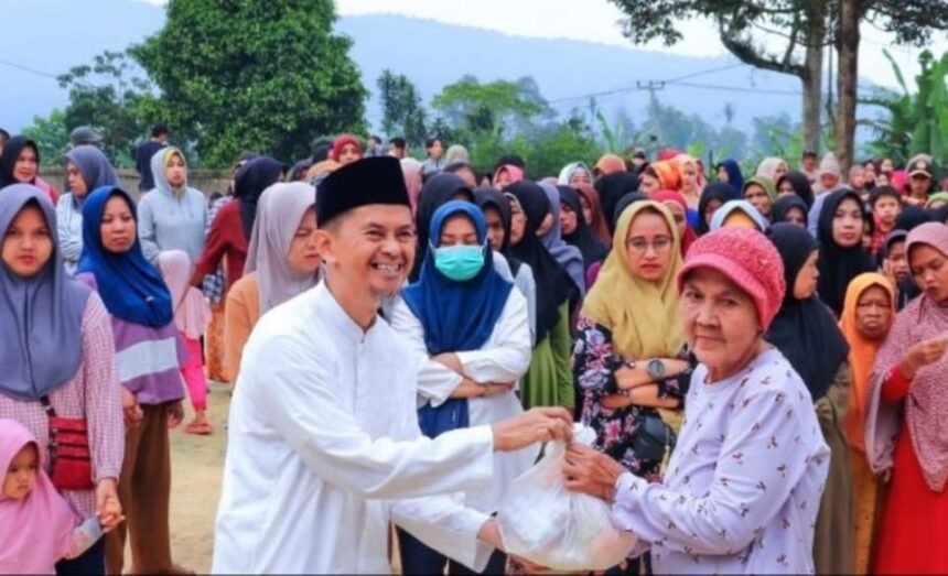 Anggota DPRD Kabupaten Sukabumi dari Fraksi PKS, Iwan Ridwan, kembali menggelar bakti sosial dengan menyalurkan 1600 paket sembako
