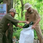 Forum Komunikasi Pimpinan Kecamatan (Forkopimcam) Palabuhanratu, Kabupaten Sukabumi, menertibkan lokasi pembuangan sampah ilegal