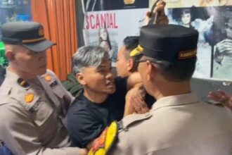 Kericuhan pecah antara massa aksi dan aparat kepolisian