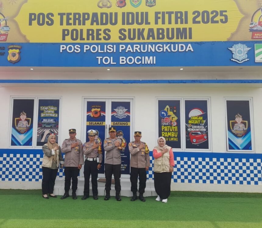 Kapolres Sukabumi AKBP Dr. Saiman mengecek kesiapan pengamanan arus mudik Lebaran 1446 Hijriah/2025 di Pos Terpadu Exit Tol Bocimi Seksi 3 Sundawenang