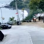 Tanjakan Puncak Dini di Kampung Cilegok, Desa Girimukti, Kecamatan Ciemas, Sukabumi, menjadi tantangan berbahaya bagi wisatawan sejak H+1 Lebaran (1/4/2025).