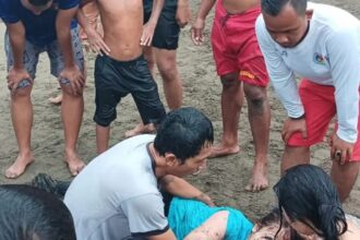 AP (14), pelajar asal Tangerang, nyaris tenggelam di Pantai Karanghawu pukul 11.30 WIB.