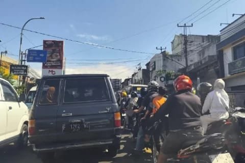 Arus balik Lebaran 2025 memicu kemacetan parah di Jalan Nasional Bogor-Sukabumi