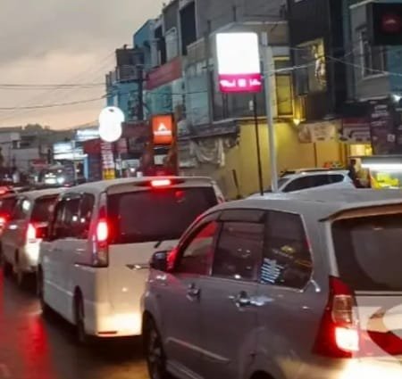Arus balik Lebaran 2025 di jalur utama Sukabumi menuju Jakarta terpantau padat merayap