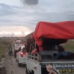 lumpuhnya lalu lintas selama 1 jam dan antrean kendaraan hingga 2 km.