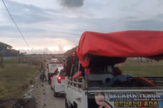 lumpuhnya lalu lintas selama 1 jam dan antrean kendaraan hingga 2 km.