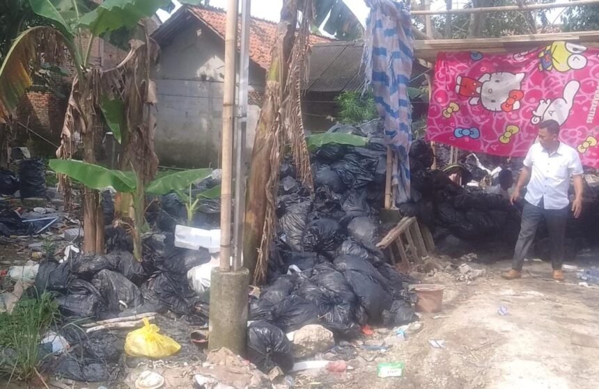 IMG 20250410 WA0007 Ketahuan! RS Swasta Buang Limbah Medis Sembarangan di Desa Karangligar