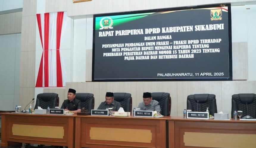Ketua DPRD, Budi Azhar Mutawali, memimpin rapat yang dihadiri Bupati Sukabumi, Wakil Bupati H. Andreas, Forkopimda, serta camat se-Kabupaten.