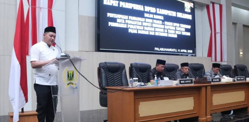 Seluruh fraksi DPRD (Golkar, Gerindra, PKS, PDIP, PAN, PKB, Demokrat, PPP) secara bergiliran memberikan masukan terkait Raperda Pajak dan Retribusi.