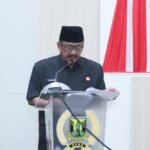 Bupati Sukabumi, H. Asep Japar, menyampaikan jawaban atas pandangan umum fraksi DPRD terkait Rancangan Peraturan Daerah (Raperda)