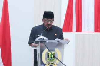 Bupati Sukabumi, H. Asep Japar, menyampaikan jawaban atas pandangan umum fraksi DPRD terkait Rancangan Peraturan Daerah (Raperda)