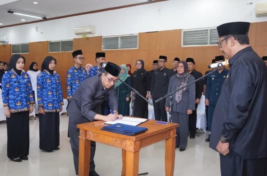 IMG 20250416 WA0001 Bupati Asep Japar Lantik PNS dan Serahkan SK CPNS, Pesan Pentingnya Begini